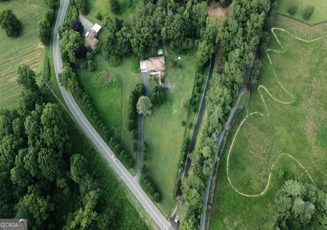 Photo 3 of Single family home for sale at 1211 Scenic Dr, Blue Ridge, GA 30513 | MLS# 10825157 | Listing updated on 2026-08-30