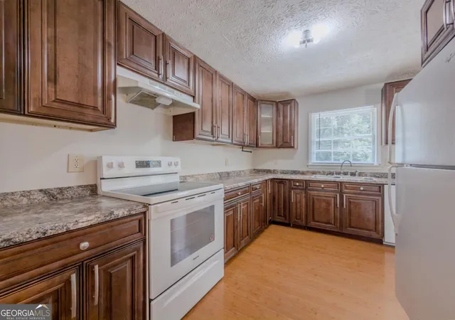 Photo 3 of Single family home for sale at 2050 Abington Ln, Snellville, GA 30078 | MLS# 10825961 | Listing updated on 2026-09-02