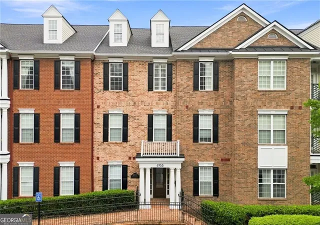 Listing Photo 1 - Condo for sale in building located at 4955 Ivy Ridge Dr SE, Smyrna, GA 30339 - Unit #303