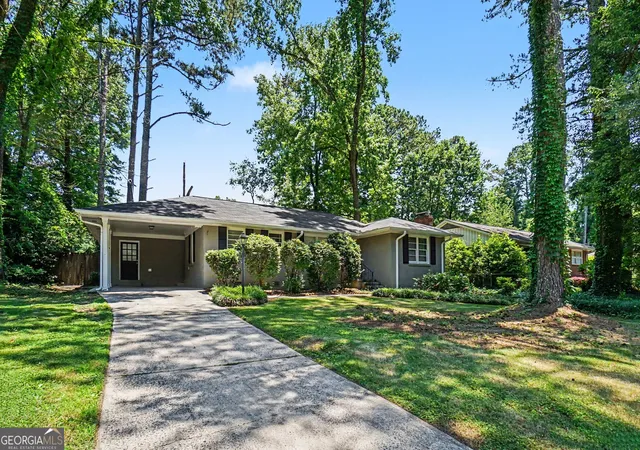 Photo 1 of Sale Pending at 533 Robin Ln Se, Marietta, GA 30067 | MLS# 10782280 | Listing updated on 2026-09-18