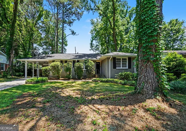 Photo 3 of Sale Pending at 533 Robin Ln Se, Marietta, GA 30067 | MLS# 10782280 | Listing updated on 2026-09-18