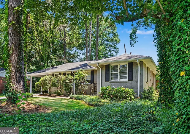 Photo 3 of Sale Pending at 533 Robin Ln SE, Marietta, GA 30067 | MLS# 10782280 | Listing updated on 2026-09-18