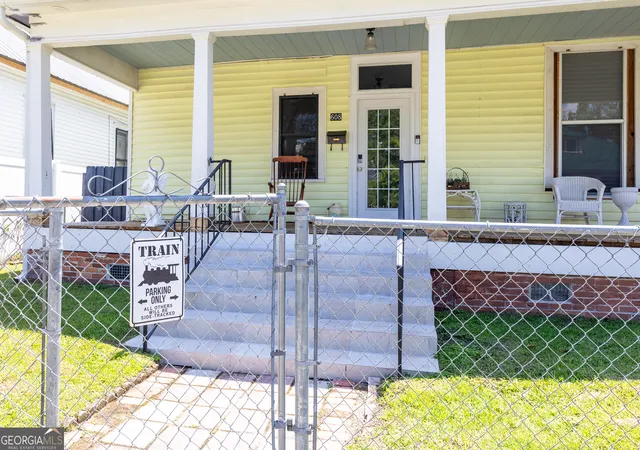 Photo 3 of Single family home for sale at 608 Ware St, Waycross, GA 31503 | MLS# 10804032 | Listing updated on 2026-08-16