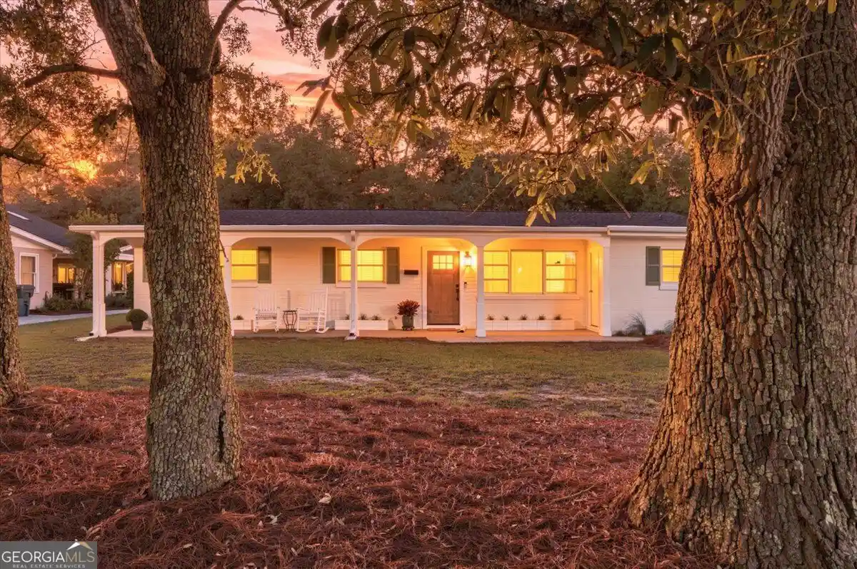 Photo 1 of Single family home for sale at 826 N Beachview Dr, Jekyll Island, GA 31527 | MLS# 10882353 | Listing updated on 2026-10-31