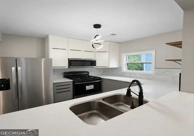 Photo 4 of Sale Pending at 1145 West Ave SW, Atlanta, GA 30315 | MLS# 10793810 | Listing updated on 2026-09-15