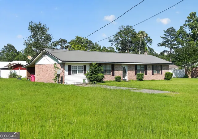 Homes for sale in Blackshear, GA | 114 Beaver Dr, Blackshear, GA 31516 | MLS# 10796583