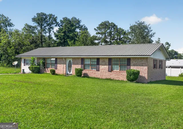 Homes for sale in Blackshear, GA | 114 Beaver Dr, Blackshear, GA 31516 | MLS# 10796583