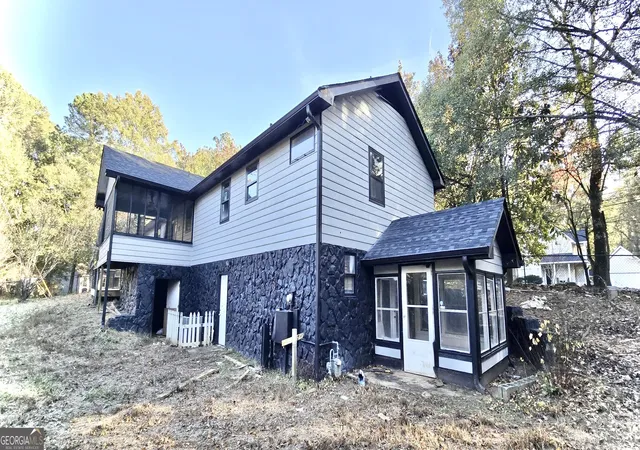 Photo 3 of Sale Pending at 6435 Cumberland Dr, Rex, GA 30273 | MLS# 10644240 | Listing updated on 2026-09-08