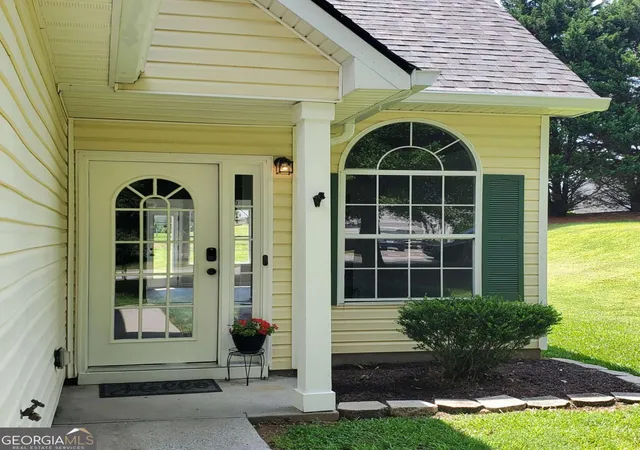 Photo 3 of Sale Pending at 833 Kendall Park Dr, Winder, GA 30680 | MLS# 10794786 | Listing updated on 2026-10-03