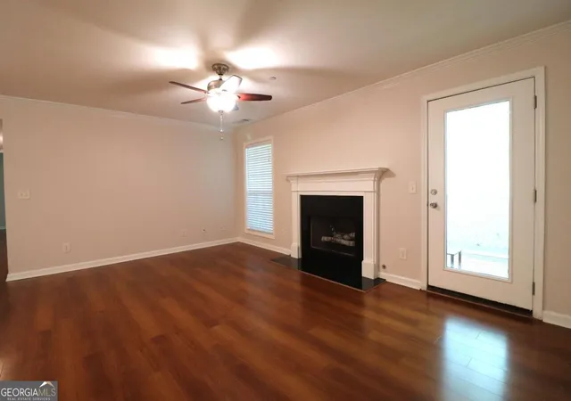 Listing Photo 4 - Condo for sale in building located at 3900 Riverlook Pkwy SE, Marietta, GA 30067 - Unit #209