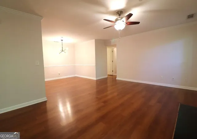 Listing Photo 5 - Condo for sale in building located at 3900 Riverlook Pkwy SE, Marietta, GA 30067 - Unit #209