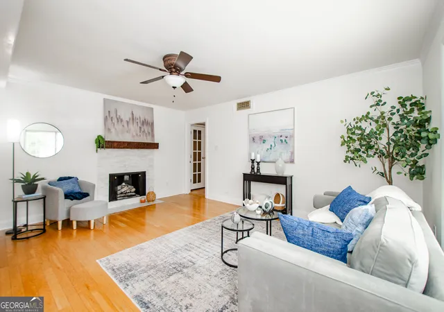 2nd image of 5400 Roswell Rd #D4, Sandy Springs, GA 30342 | MLS# 10789560