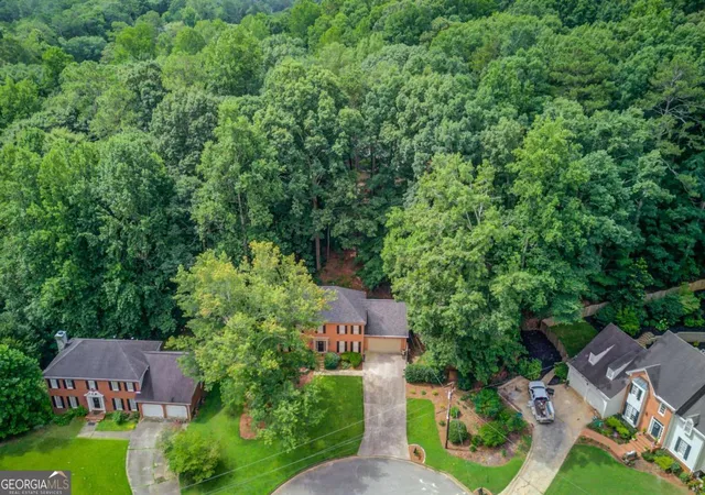 2nd image of 9620 River Lake Dr, Roswell, GA 30075 | MLS# 10809937
