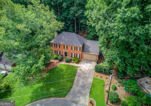 Photo 3 of Single family home for sale at 9620 River Lake Dr, Roswell, GA 30075 | MLS# 10809937 | Listing updated on 2026-08-04
