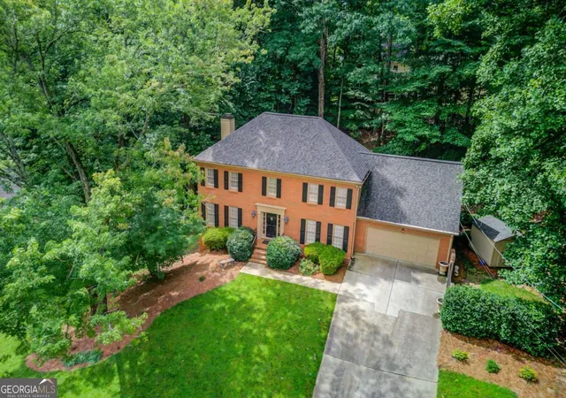 Photo 3 of Single family home for sale at 9620 River Lake Dr, Roswell, GA 30075 | MLS# 10809937 | Listing updated on 2026-08-04