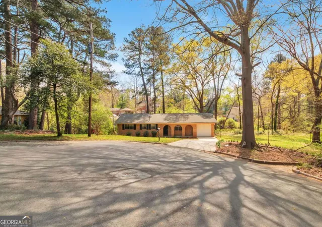 Photo 2 of Sale Pending at 2912 Knollview Dr, Decatur, GA 30034 | MLS# 10731739 | Listing updated on 2026-10-05