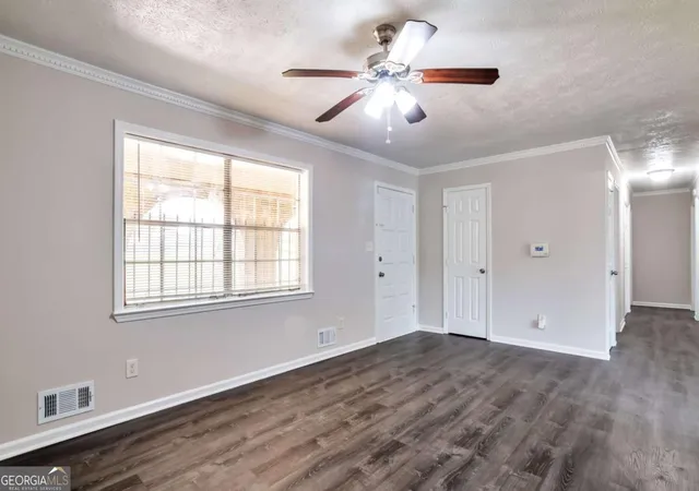 Photo 3 of Sale Pending at 2912 Knollview Dr, Decatur, GA 30034 | MLS# 10731739 | Listing updated on 2026-10-05