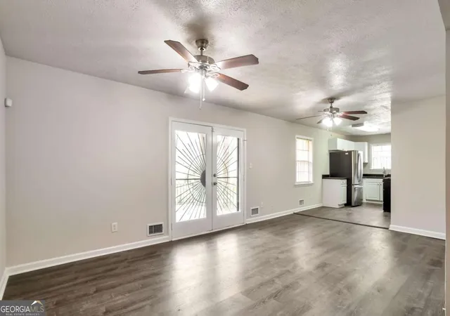 Photo 4 of Sale Pending at 2912 Knollview Dr, Decatur, GA 30034 | MLS# 10731739 | Listing updated on 2026-10-05