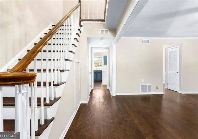 2nd image of 6520 Roswell Rd, Sandy Springs, GA 30328
