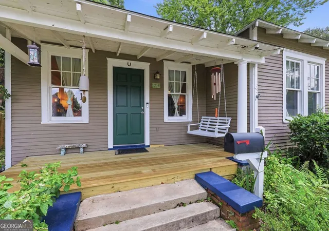 Photo 2 of Single family home for sale at 1218 E 48th Street, Savannah, GA 31404 | MLS# 10816629 | Listing updated on 2026-08-14
