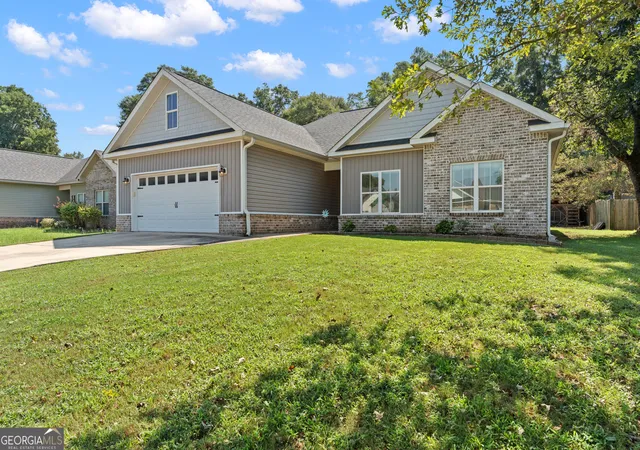 Photo 2 of Single family home for sale at 204 Dennard Dr, Perry, GA 31069 | MLS# 10827076 | Listing updated on 2026-09-13