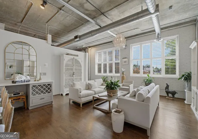 Photo 2 of Condo for sale at 3235 Roswell Rd Ne #402, Atlanta, GA 30305 | MLS# 10762964 | Listing updated on 2026-08-26