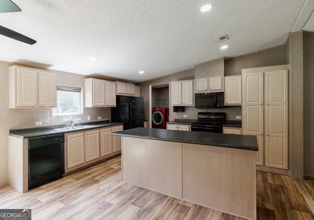 Photo 4 of Manufactured home for sale at 1637 Young Harris Rd, Danielsville, GA 30633 | MLS# 10819526 | Listing updated on 2026-09-13