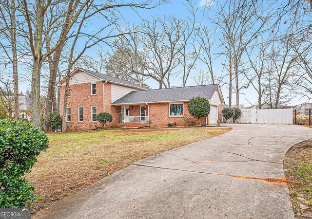 Photo 2 of Single family home for sale at 2571 Highland Golf Crse Dr Se, Conyers, GA 30013 | MLS# 10668618 | Listing updated on 2026-09-11