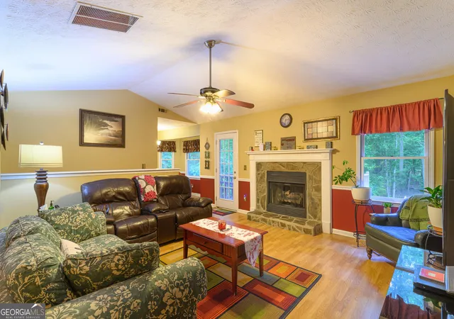 Photo 3 of Sale Pending at 25 Ashley Crk Dr, Newnan, GA 30263 | MLS# 10764834 | Listing updated on 2026-09-14