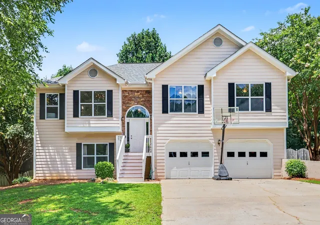 2nd image of 6219 Compass Dr, Flowery Branch, GA 30542 | MLS# 10806364