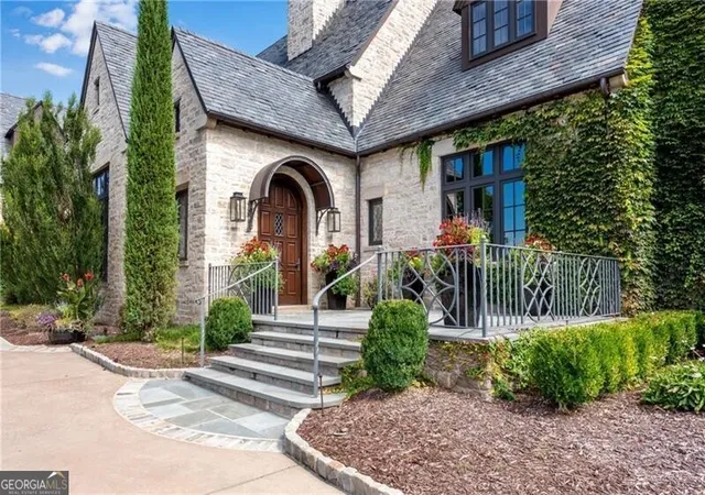 Photo 3 of Single family home for sale at 560 Lost River Bnd, Alpharetta, GA 30004 | MLS# 10667017 | Listing updated on 2026-06-23