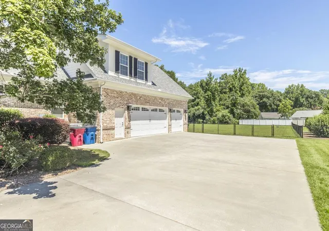 Photo 3 of Sale Pending at 213 Liberty Tr, Macon, GA 31216 | MLS# 10564778 | Listing updated on 2025-09-14