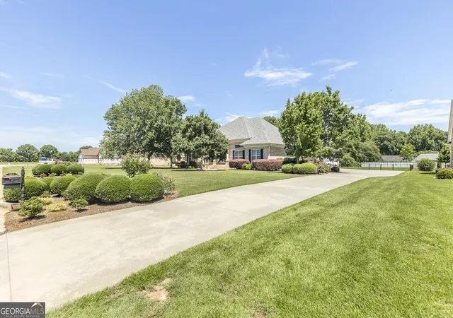 Photo 3 of Sale Pending at 213 Liberty Tr, Macon, GA 31216 | MLS# 10564778 | Listing updated on 2025-09-14
