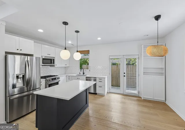 3rd image of 846 Saint Charles Ave NE, Atlanta, GA 30306