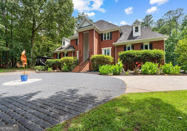 Photo 3 of Single family home for sale at 230 Camelot Dr, Fayetteville, GA 30214 | MLS# 10787550 | Listing updated on 2026-08-31