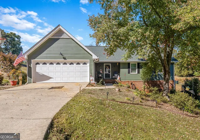 Photo 1 of Single family home for sale at 19 Crawford Manor Dr, Toccoa, GA 30577 | MLS# 10879862 | Listing updated on 2026-10-27