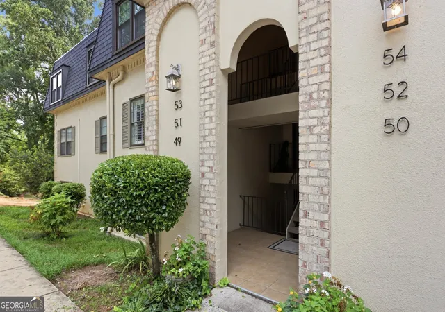 Listing Photo 3 - Condo for sale in building located at 53 Chaumont Sq NW, Atlanta, GA 30327