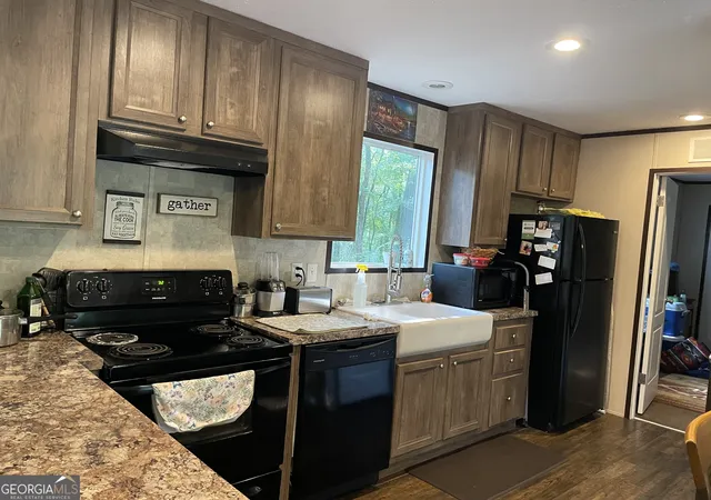 Photo 4 of Manufactured home for sale at 30 Golden Ln, Collins, GA 30421 | MLS# 10815453 | Listing updated on 2026-08-13