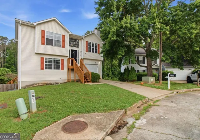Photo 3 of Single family home for sale at 5855 Crescent Ridge Ct, Lithonia, GA 30058 | MLS# 10772217 | Listing updated on 2026-09-23