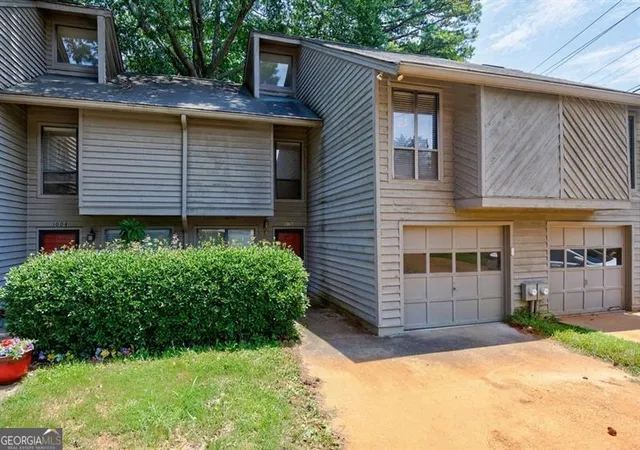 Photo 2 of Townhouse for sale at 1002 Creatwood Cir Se, Smyrna, GA 30080 | MLS# 10716428 | Listing updated on 2026-07-05