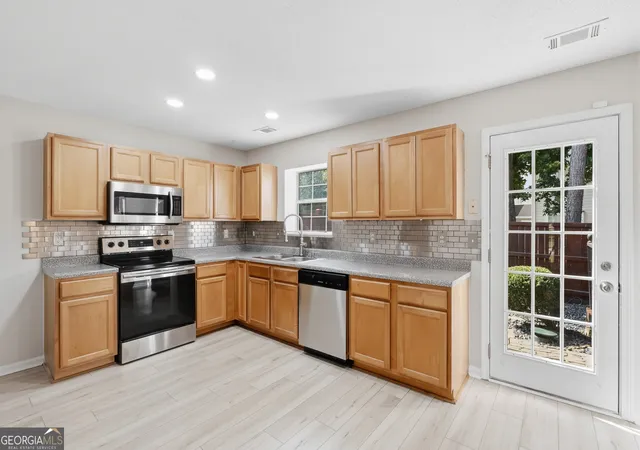 Photo 4 of Sale Pending at 481 Hillandale Park Dr, Lithonia, GA 30058 | MLS# 10804273 | Listing updated on 2026-08-18
