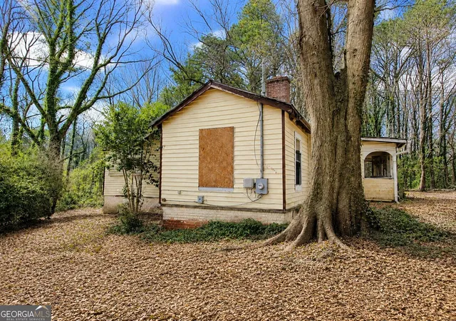 Photo 4 of Single family home for sale at 731 Bolton Rd NW, Atlanta, GA 30331 | MLS# 10696670 | Listing updated on 2026-09-02