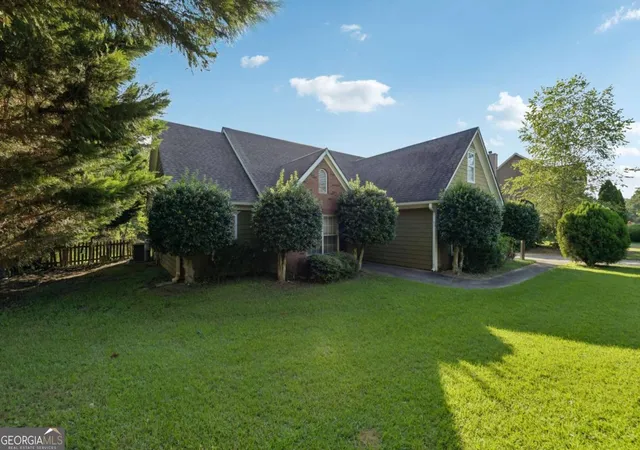 Photo 2 of Sale Pending at 2084 Green Gate Pl, Grayson, GA 30017 | MLS# 10824680 | Listing updated on 2026-08-29