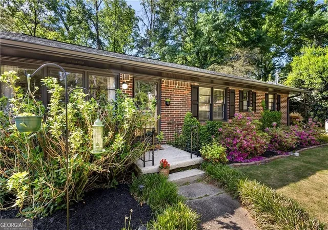 3rd image of 2859 Concord Dr, Decatur, GA 30033 | MLS# 10741963