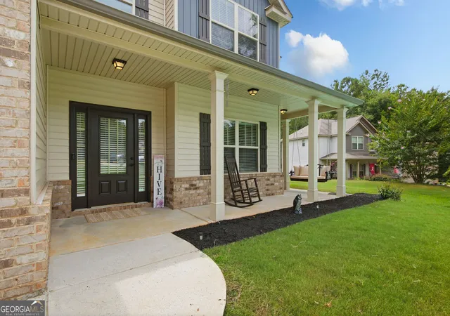 Photo 3 of Single family home for sale at 129 Waterford Dr, Jackson, GA 30233 | MLS# 10812181 | Listing updated on 2026-09-18