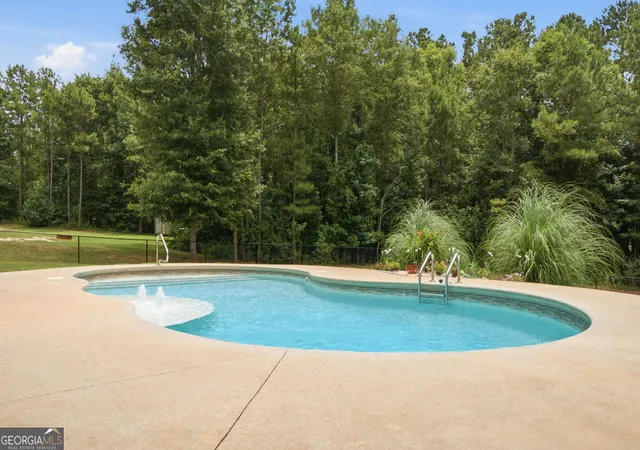 Photo 4 of Single family home for sale at 129 Waterford Dr, Jackson, GA 30233 | MLS# 10812181 | Listing updated on 2026-09-18