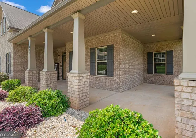 2nd image of 400 Guildhouse Dr, Mcdonough, GA 30252 | MLS# 10827414