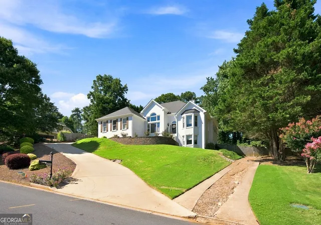 Photo 2 of Single family home for sale at 2920 Hearthstone Dr, Cumming, GA 30041 | MLS# 10833114 | Listing updated on 2026-09-11
