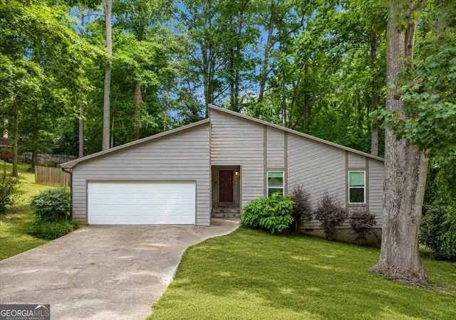 Photo 2 of Single family home for sale at 5065 Carole Pl, Stone Mountain, GA 30087 | MLS# 10802157 | Listing updated on 2026-08-22