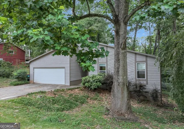 Photo 4 of Single family home for sale at 5065 Carole Pl, Stone Mountain, GA 30087 | MLS# 10802157 | Listing updated on 2026-08-22